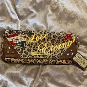 Ed hardy clutch-never used